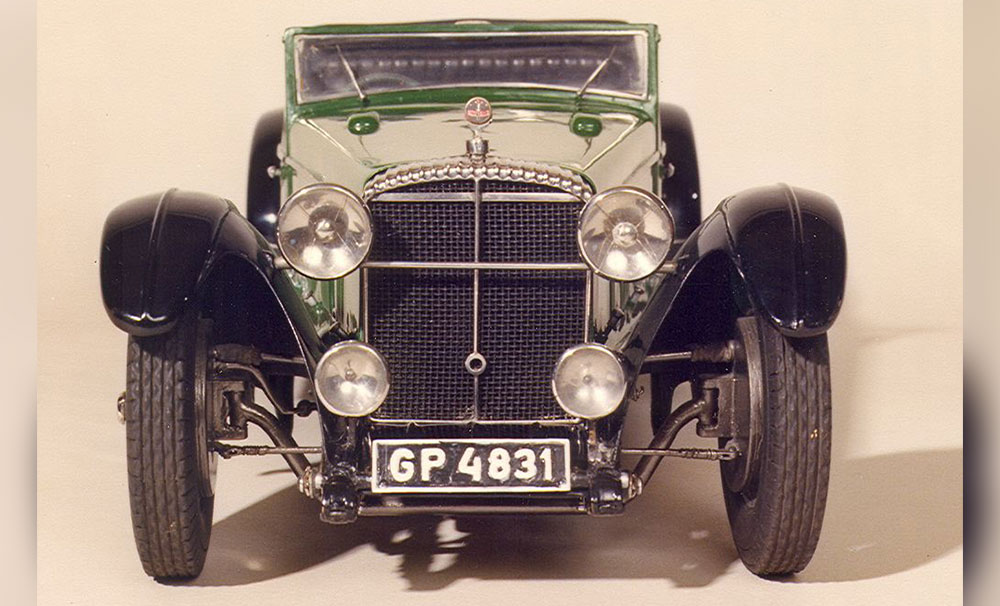 1:8 scale - 1931 Daimler Double-Six