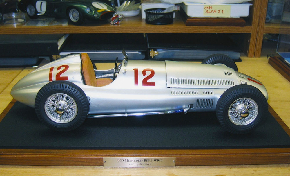 1:10 scale Mercedes-Benz W163