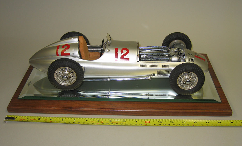 1:10 scale - Mercedes-Benz W163